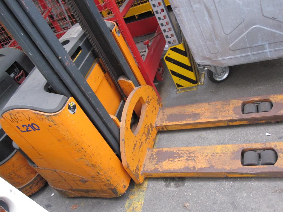 Gepflegte Flurförderfahrzeuge-8